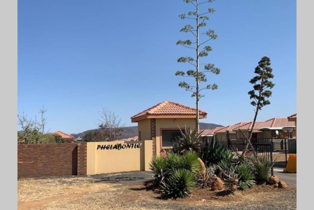 Rhino House With 3 Bedrooms Next To Pilanesberg And Sun City Mogwase エクステリア 写真