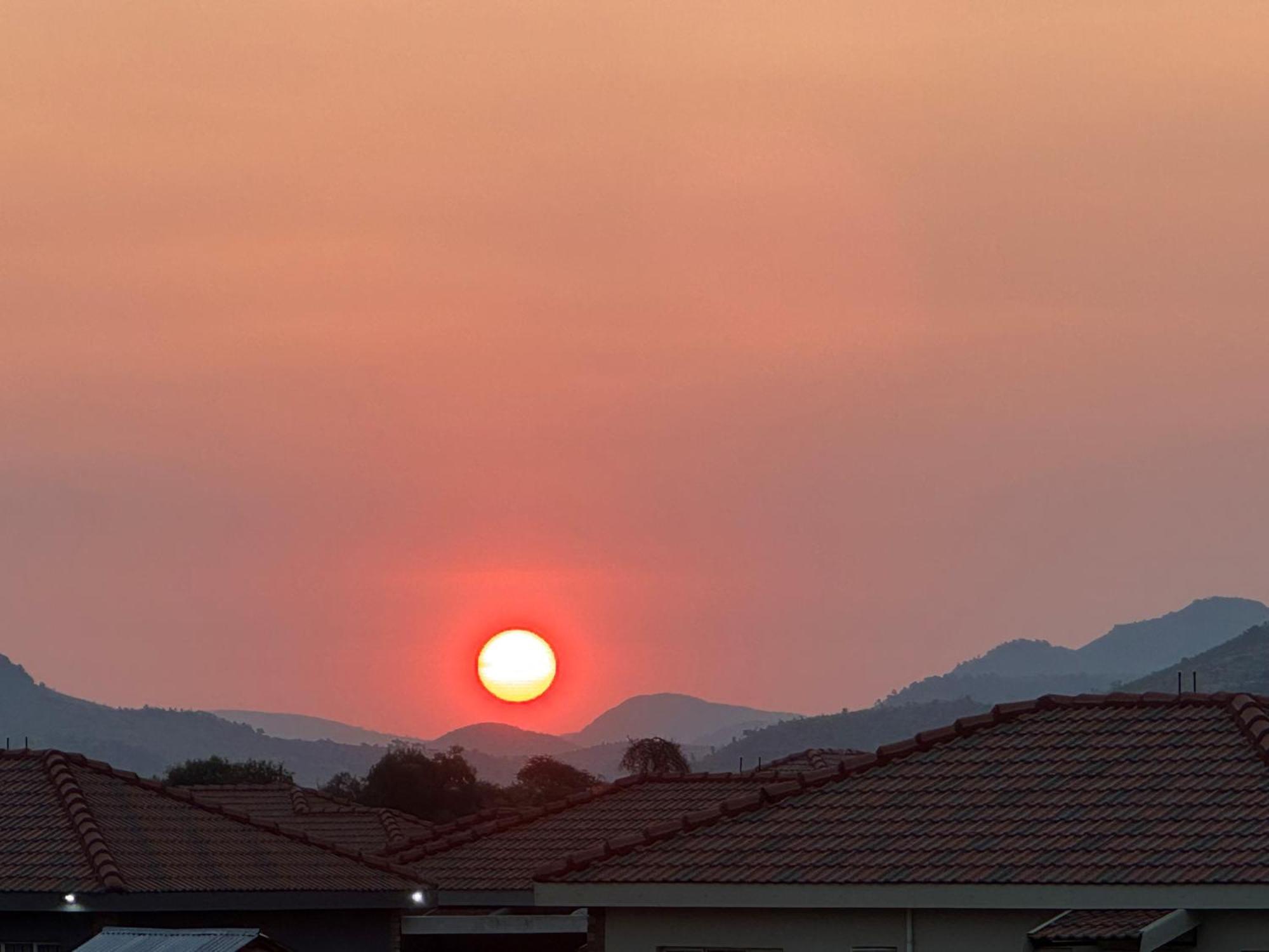Rhino House With 3 Bedrooms Next To Pilanesberg And Sun City Mogwase エクステリア 写真